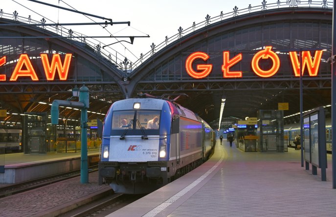 Posłowie pytają o dostępność własnych lokomotyw wielosystemowych w PKP Intercity