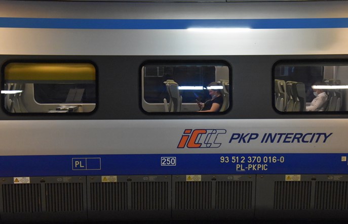 Część pociągów Pendolino zwolniła do 160 km/h. Przez śnieg i lód