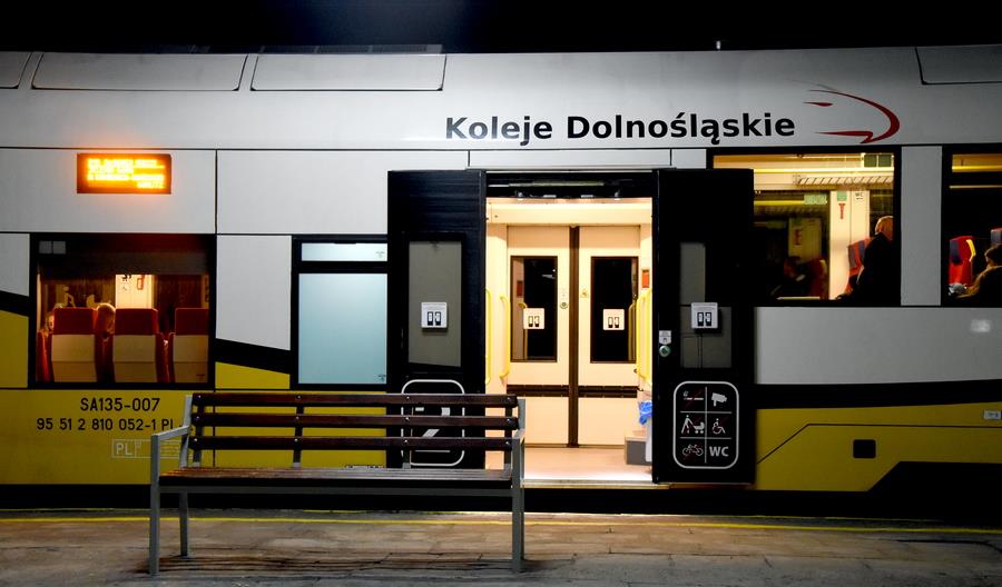 Dolnośląskie przejmuje linię kolejową do Karpacza Dolnośląskie przejmuje linię kolejową do Karpacza