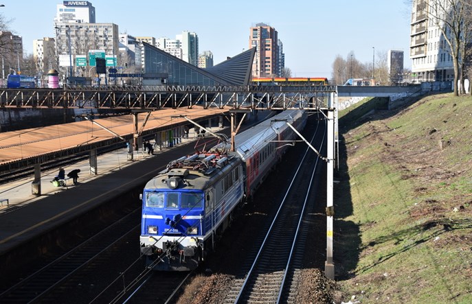 NIK sprawdził, jak bezpieczny jest pasażerski tabor kolejowy i kolejowe przejazdy