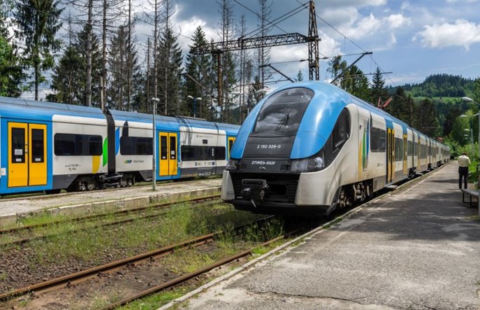 Wykolejony rok temu Elf Kolei Śląskich zostanie naprawiony. Spore koszty