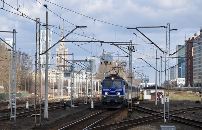 Bilet „Aglo-rezerwacja Warszawa" w ofercie PKP Intercity. Co z przejazdami w ZTM?