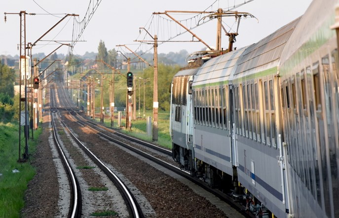 Polacy, na tle Europy, bardzo lubią kolej. Za co ją cenią i co jest do poprawy?