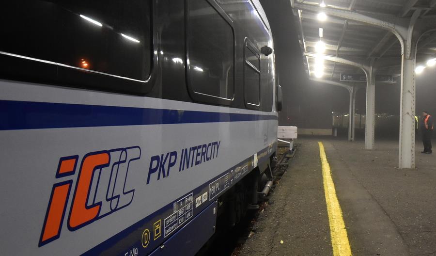 Koniec nocnych pociągów zestawionych z ezt. IC Karkonosze z lokomotywą i wagonami Koniec nocnych pociągów zestawionych z ezt. IC Karkonosze z lokomotywą i wagonami