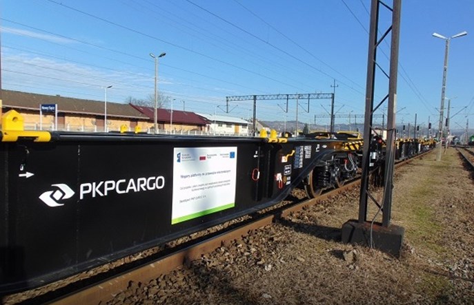 Nowe wagony-platformy z konsorcjum Wagony Świdnica – Astra Rail już w PKP Cargo