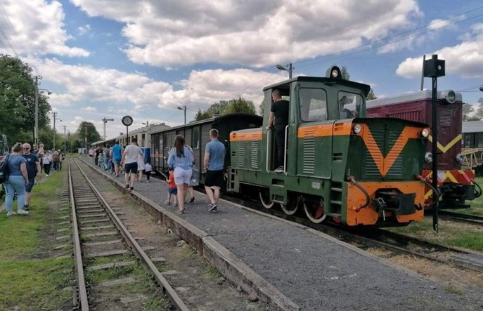 Można już kupić jeden bilet na pociąg ŁKA i wąskotorową Kolej Rogowską