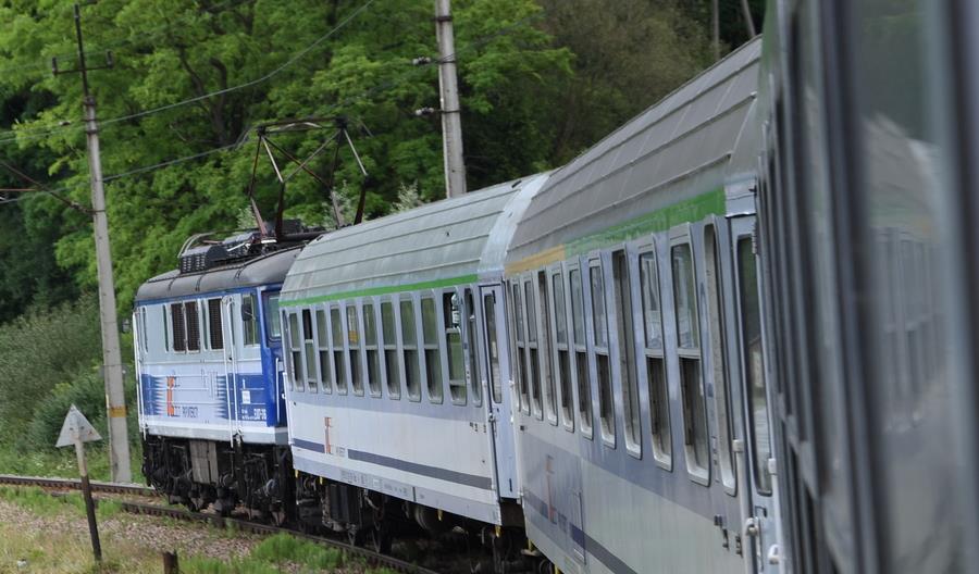 Dwa pociągi PKP Intercity na jednym torze pod Koszalinem Dwa pociągi PKP Intercity na jednym torze pod Koszalinem