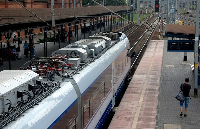 PKP Intercity wymieni urządzenia wifi w Dartach i Flirtach