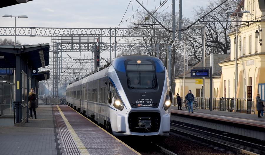 Listopadowe zmiany w rozkładzie jazdy PKP Intercity. Dodatkowy pociąg Poznań - Warszawa Listopadowe zmiany w rozkładzie jazdy PKP Intercity. Dodatkowy pociąg Poznań - Warszawa