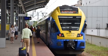 Trzy z czterech śląskich Flirtów ponownie w ruchu. Przeglądy trwały dłużej