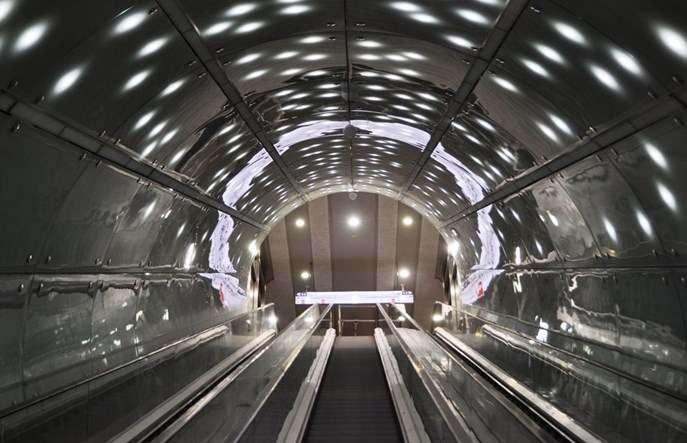 Metro: Stacja Świętokrzyska multimedialna, bezpieczna i oszczędna