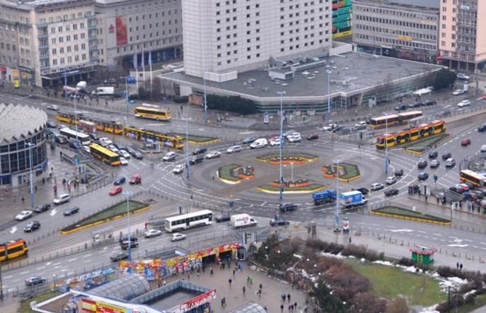Warszawski system zarządzania ruchem będzie większy. Pomoże także tramwajom i autobusom