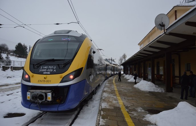 Podróż do Krynicy o godzinę krótsza. Debiut "Nikifora" KMŁ