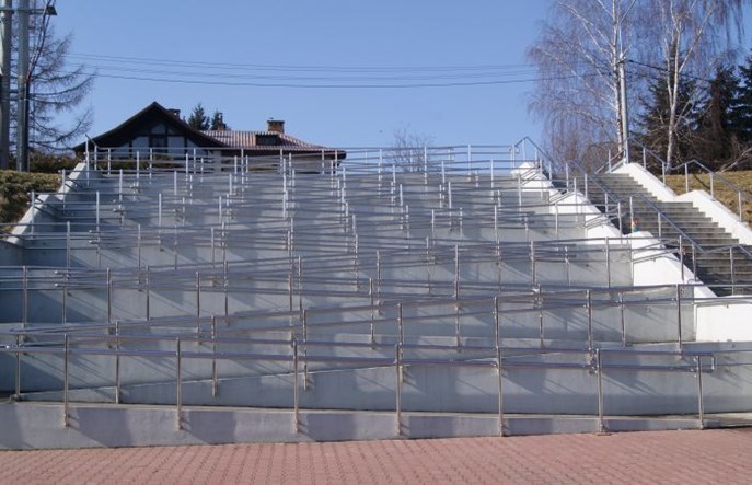 Winda czy rampa? Jak zwykle decydują pieniądze