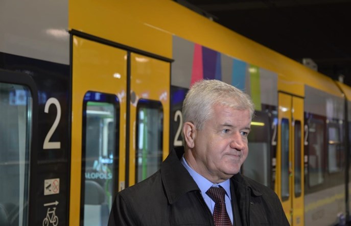 Prezes Rębilas uspokaja. Koleje Mazowieckie pomogą KMŁ