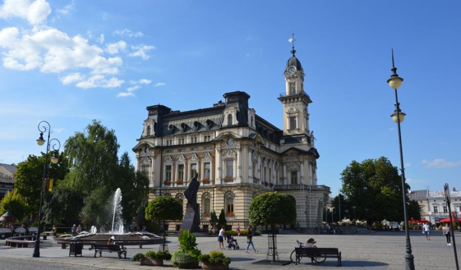 Nowy Sącz: Szybkie połączenie do Warszawy jest konieczne Nowy Sącz: Szybkie połączenie do Warszawy jest konieczne