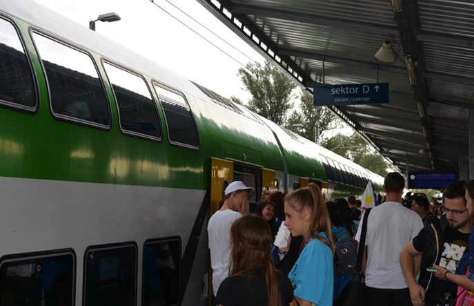 Koleje Mazowieckie przewożą wracających pielgrzymów z ŚDM