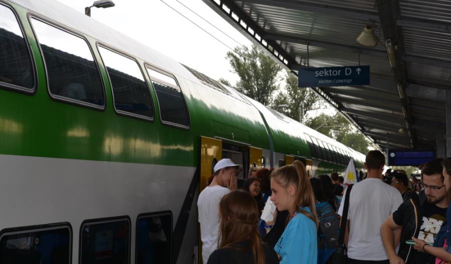 Koleje Mazowieckie przewożą wracających pielgrzymów z ŚDM Koleje Mazowieckie przewożą wracających pielgrzymów z ŚDM