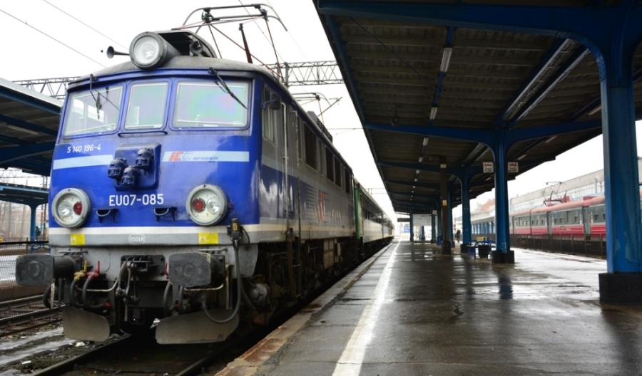 Lokomotywa Intercity EU07A idzie do naprawy Lokomotywa Intercity EU07A idzie do naprawy