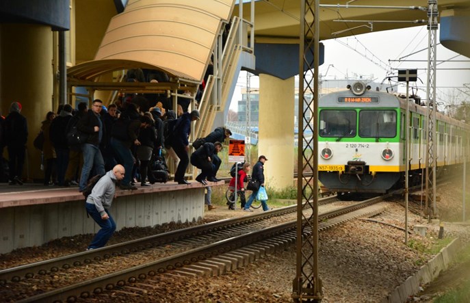 Kolej tyłem do Służewca. Jak lepiej wykorzystać szynę