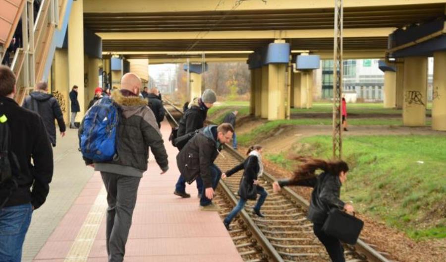 Warszawa. Dodatkowe pociągi SKM na Służewiec Warszawa. Dodatkowe pociągi SKM na Służewiec