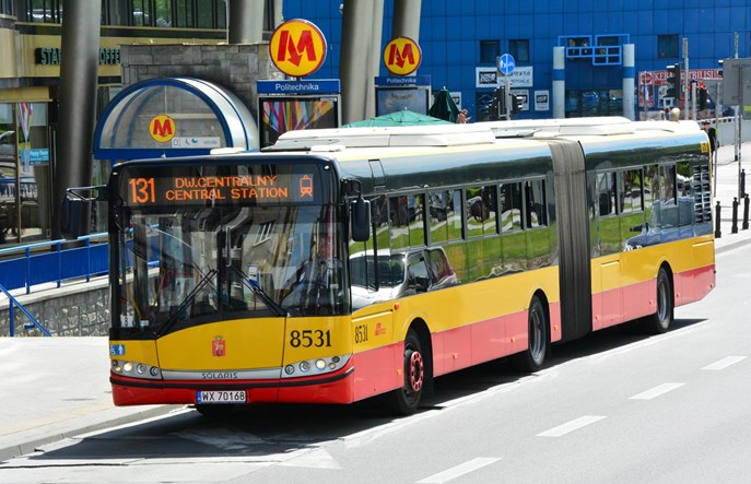 Warszawa: Nie kijem a marchewką, czyli jak się zmienia transport miejski 