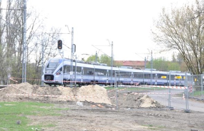 Pociągi kursują nad budowaną Trasą Świętokrzyską