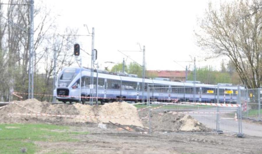 Pociągi kursują nad budowaną Trasą Świętokrzyską