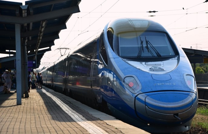 Intercity nie widzi podstaw do zniesienia opłaty pokładowej w Pendolino