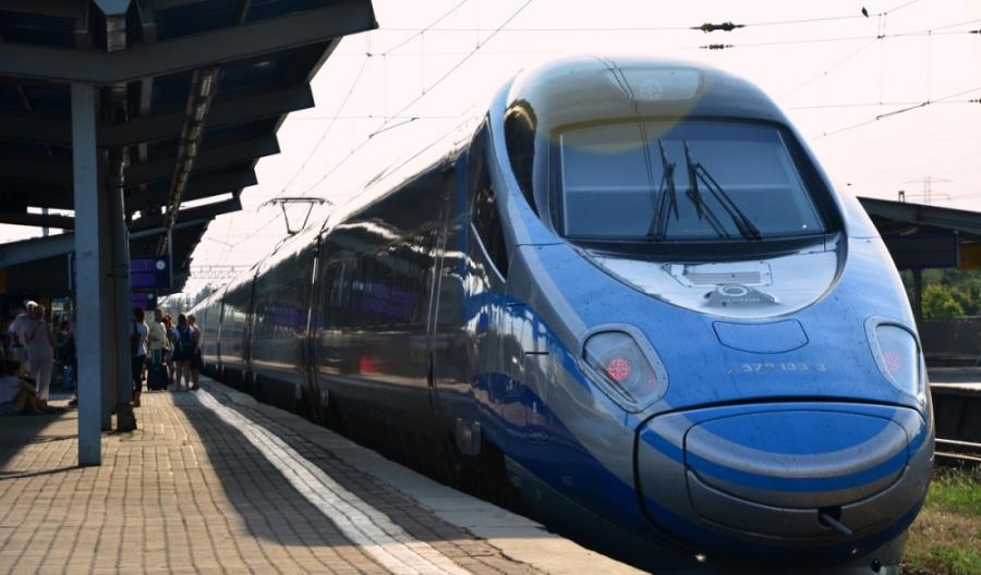Intercity nie widzi podstaw do zniesienia opłaty pokładowej w Pendolino Intercity nie widzi podstaw do zniesienia opłaty pokładowej w Pendolino