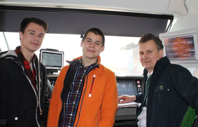 Uczniowie liceum odbyli 12–godzinną służbę przy nastawniku