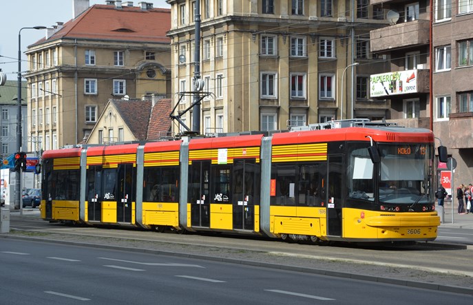 Warszawa: Dwukierunkowym tramwajem podczas remontu