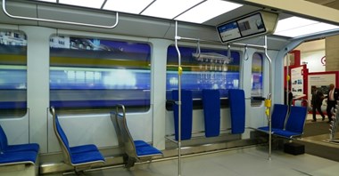 Solaris pokazuje wnętrze tramwaju dla Lipska. Oświetlenie zależne od pory roku