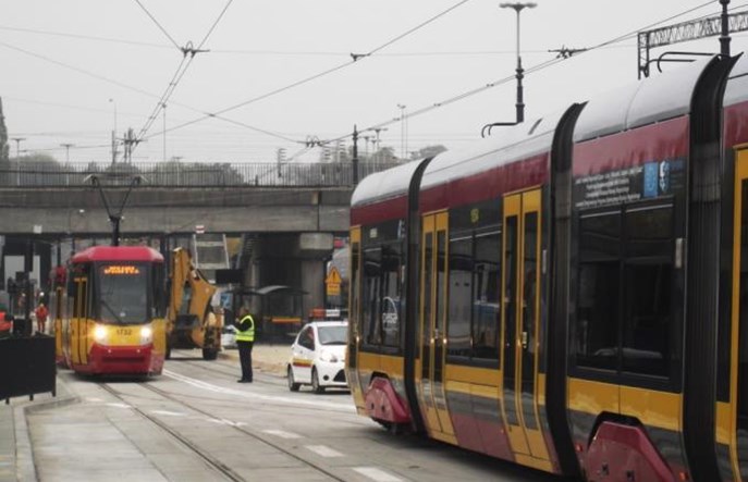 Łódź: ŁKA publikuje rozkłady jazdy na miejskich przystankach