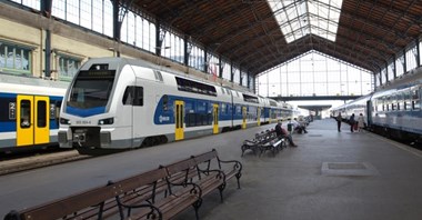 Węgierski MAV kupuje piętrowe zestawy Kiss od Stadlera