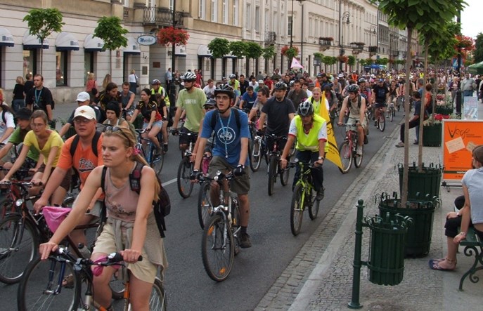 Warszawa: Chętniej jeździmy na rowerze, ale nie po jezdni