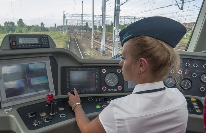 Panie powoli podbijają zawód maszynisty. PR szkolą kolejnych 10 kobiet