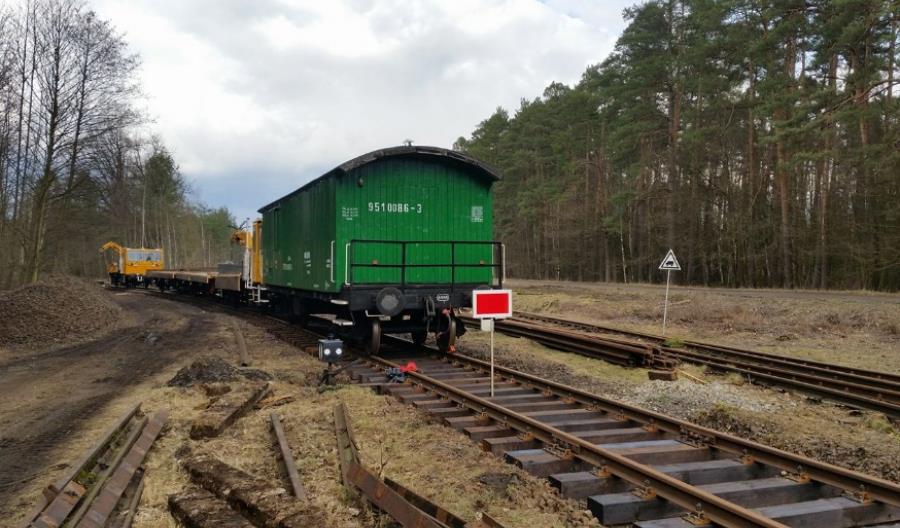 Opolskie „Tiry na tory" w realizacji. Trwa odbudowa linii Jełowa – Murów Opolskie „Tiry na tory" w realizacji. Trwa odbudowa linii Jełowa – Murów