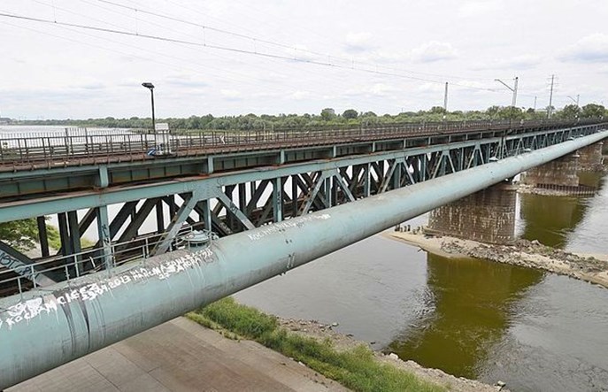 Warszawa: Zły stan kolejowego mostu. PLK negocjuje z nadzorem budowlanym