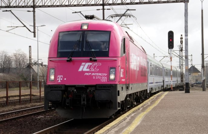 PLK z pierwszą umową na modernizację E20