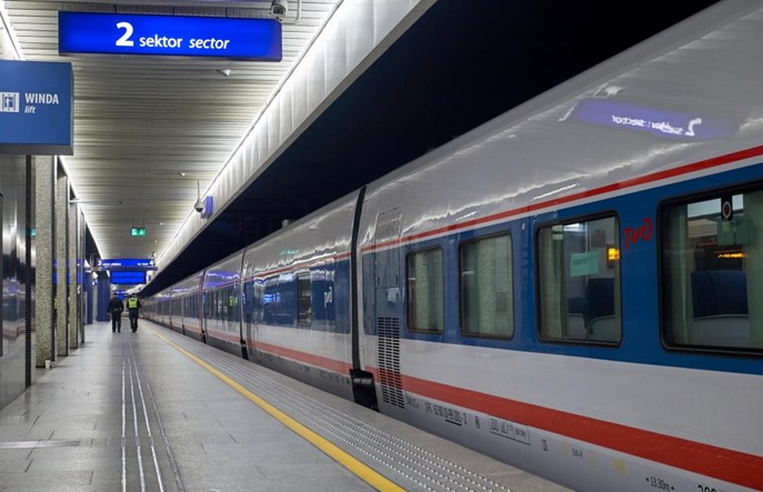 Inauguracyjny kurs rosyjskiego składu Talgo przez Polskę [film]