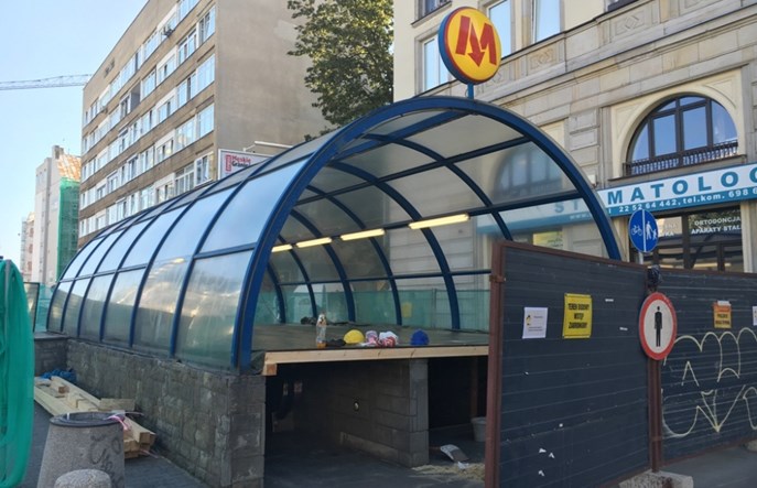 Metro: Wejście na Politechnikę zamknięte. Start prac przy remoncie wiaty