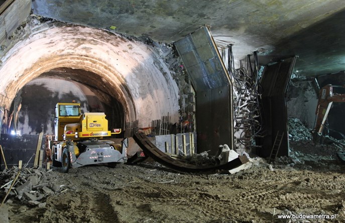 Metro: Stacje zaawansowane w 75%. Na Powiślu bez problemów