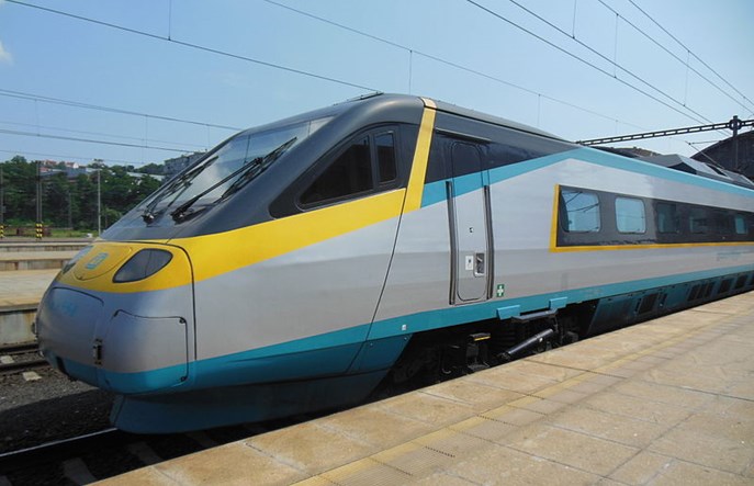 Ekspersem przez media: Kolejne problemy z przetargiem na czeską linię KDP