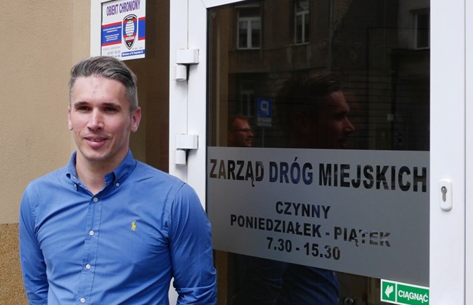 Warszawa: Nowy szef ZDM-u zaczyna od wyrzucenia aut spod biura