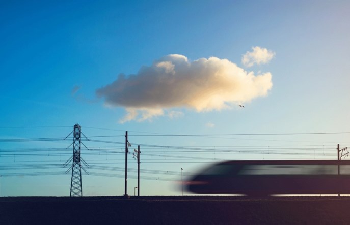 Jak wygrać z liniami lotniczymi i samochodami?