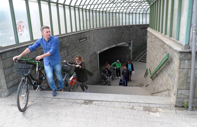 Warszawa: Kolejne przejścia podziemne będą znikać powoli