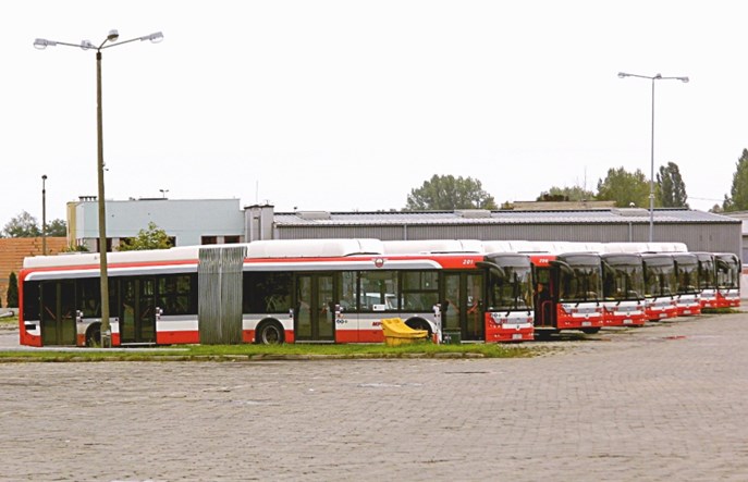 Częstochowa. Hybrydy bez serwisu. Mechanicy uczą się w boju