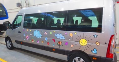 Stadler podarował dzieciom w Siedlcach autobus