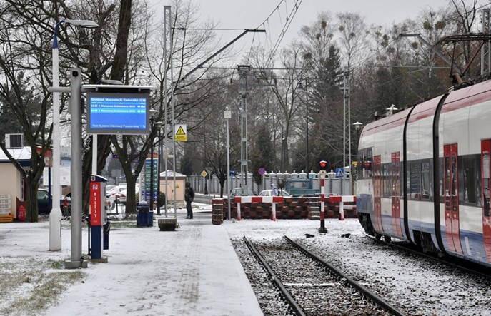 WKD uczy pasażerów co jest stacją, a co przystankiem